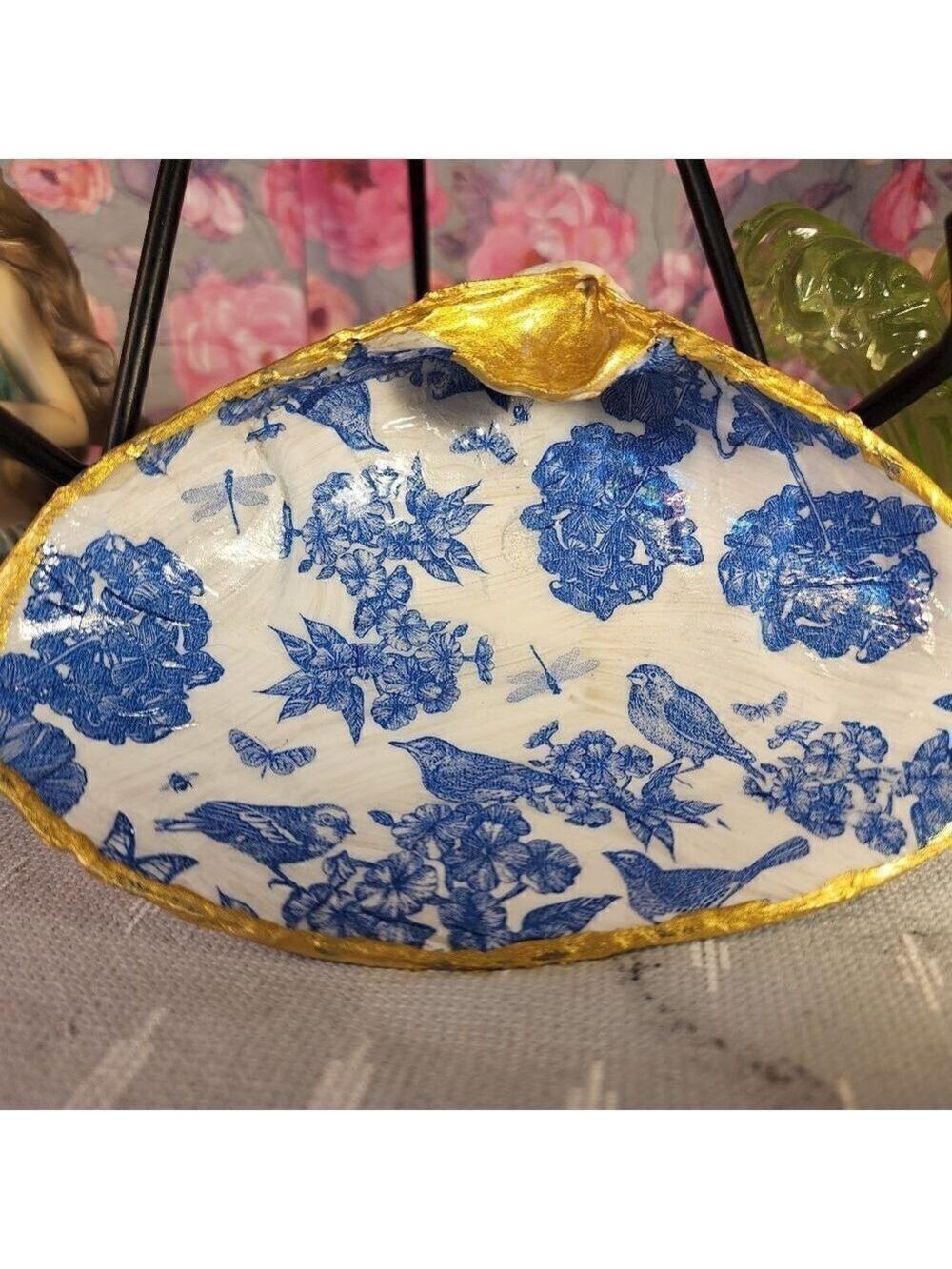 DECOUPAGE CLAM SHELL DECOUPAGE BLUE FLOWERS ON A CLAM SHELL TRINKET DISH